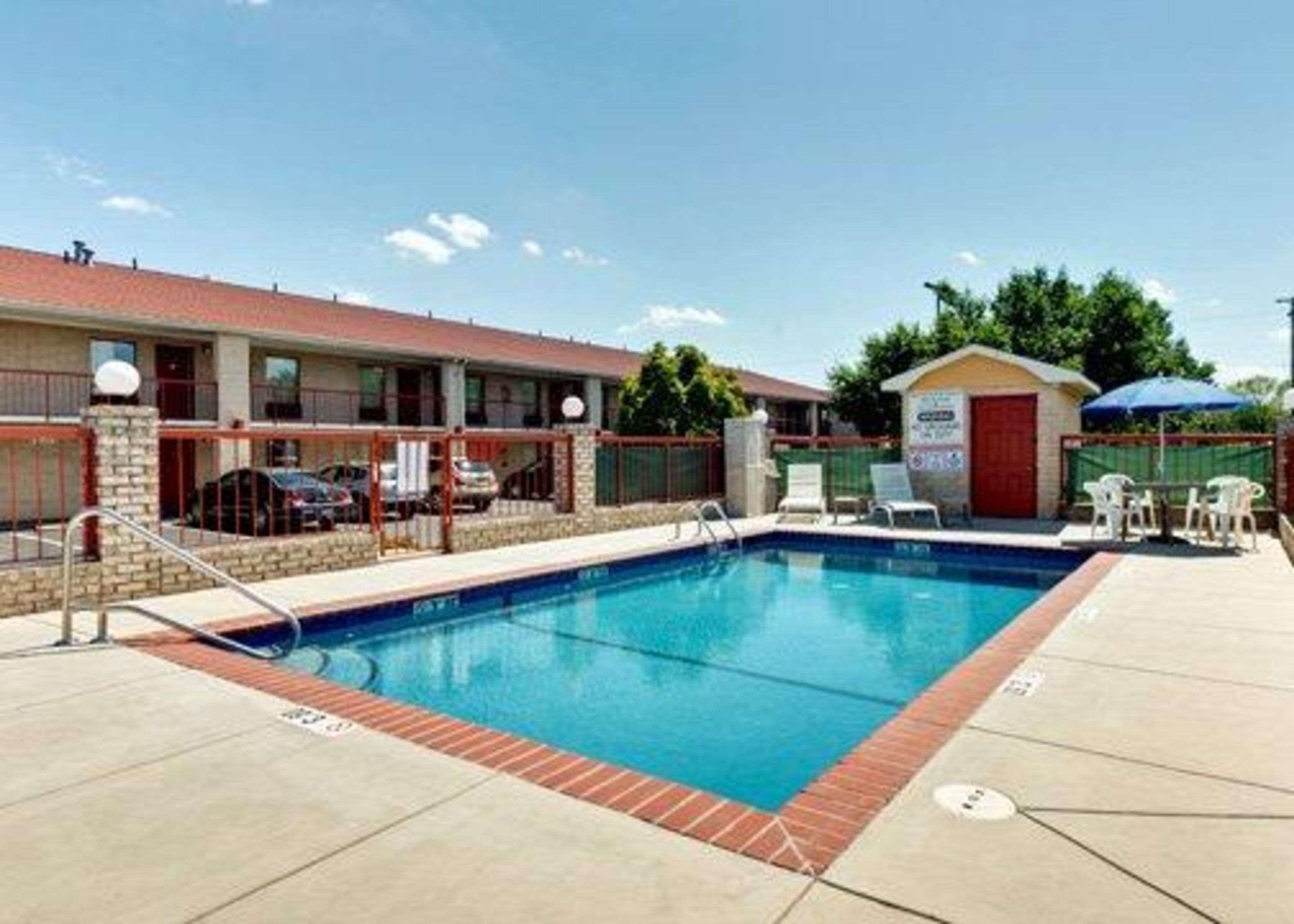 Quality Inn & Suites Монро Экстерьер фото