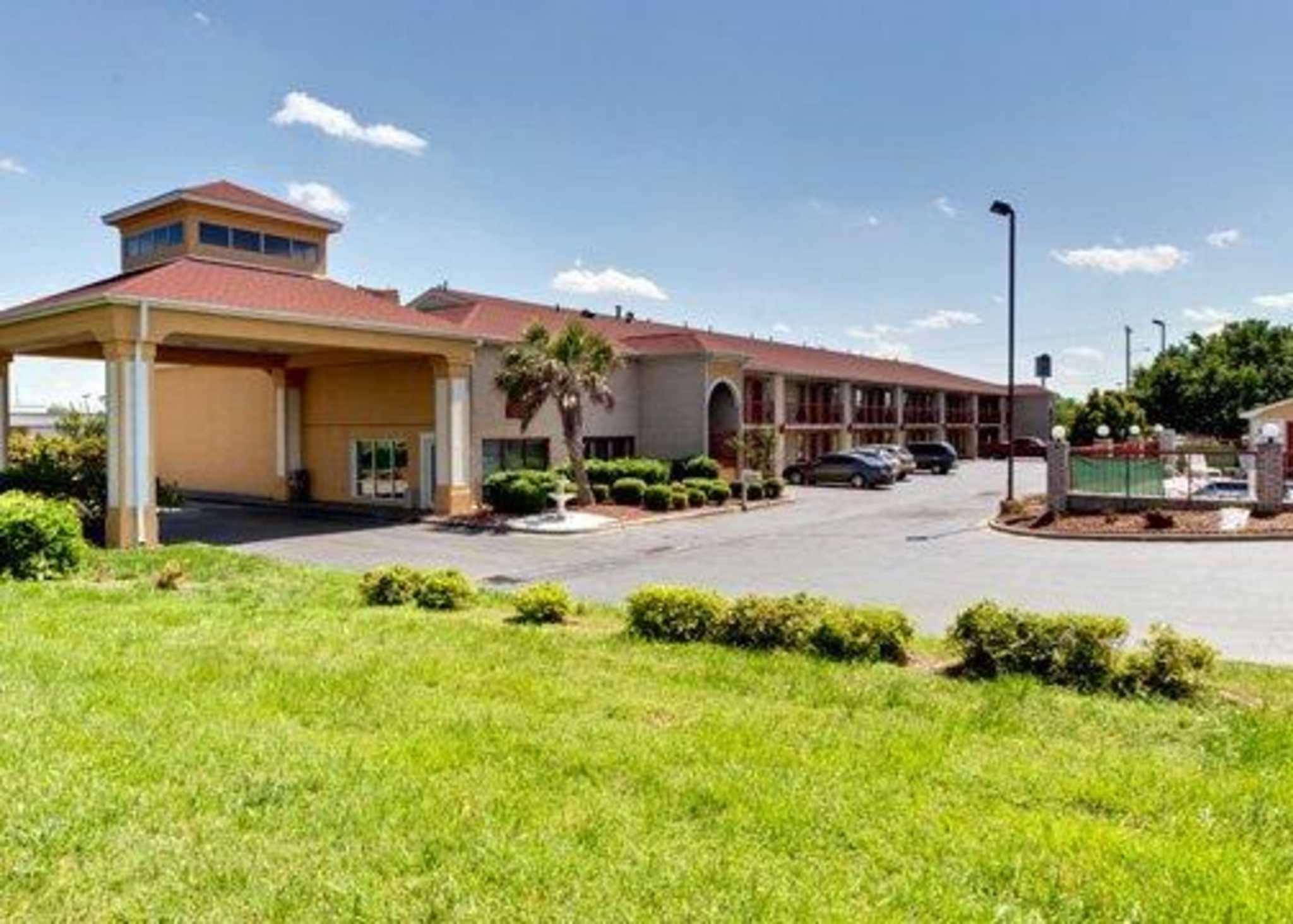 Quality Inn & Suites Монро Экстерьер фото